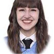 Profesora de inglés que cuenta con el título B2 de Cambridge da clases a niños