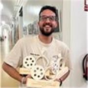 Alumno de comunicación Audiovisual, con experiencia en proyectos cinematográficos y con habilidad para la enseñanza de cine. 