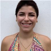 Soy estudiante de periodismo, tengo 21 años y el titulo C1 de Cambridge. Doy clases de refuerzo y aprendizaje