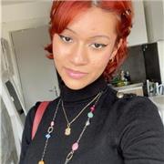 Professeur particulier de français donne des cours de soutien aux élèves de niveau primaire et secondaire