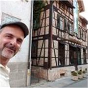 Profesor con doble titulación universitaria y 30 años de experiencia