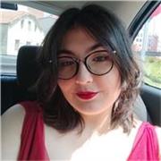 Profesora graduada en Lengua y literatura españolas con Máster en Educación Secundaria y en Estudios Medievales