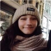 Diplomata liceale disponibile per aiuto compiti per elementari e medie