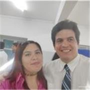 Profesor de educación tecnológica para niños, adolescentes y adultos