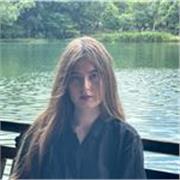 Lehrerin für bildende Kunst und Kunstgeschichte, helfe auch bei Portfolio-Erstellung.