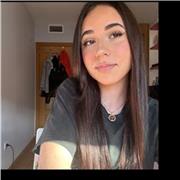 Chica con el graduado de la ESO y con obtención de curso de “Dinamización de actividades de tiempo libre infantil y juvenil”