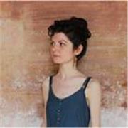 Pianista e soprano impartisce lezioni ad allievi di ogni età