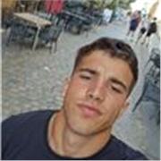 Profesor de educación física y otras materias como geografía e inglés 