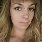 Profesora con la licenciatura en Arte Dramático.  Monitora y animadora en grupos scouts y trabajando en ludotecas y restaurantes. 
