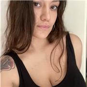 Offro lezioni private a bambini di scuole elementari e medie, adattandole alle loro esigenze educative.