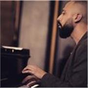 Pianista professionista offre lezioni di pianoforte (classico e jazz), solfeggio, armonia e teoria musicale