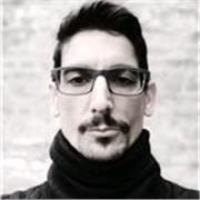 Profesor de Antropología imparte clases a alumnos/as de todas las edades