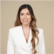 Especialista en marketing y comunicación corporativa con más de 10 años de experiencia en entornos B2B y B2C. Ofrezco clases de ma