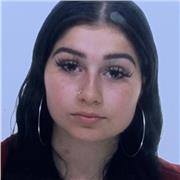 Hola soy Carla y tengo 18 años, doy clases de ciencias naturales para niños y niñas de primaria, tengo bachiller científico y voy a hacer un ciclo superior de anatomía patológica. No tengo experiencia previa como profesora pero si como cuidadora de niños