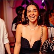 È 3 anni che svolgo ripetizioni a ragazzi del liceo. Li aiuto con i compiti in materia scientifiche e letterali