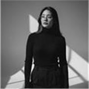 Profesora de artes con experiencia en clases virtuales para niños y adultos