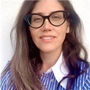 Soy una persona exigente conmigo misma y tolerante con terceras personas. Mi objetivo es ver una evolución en el aprendizaje de mis alumnos y orientarles en sus objetivos además de motivarles con sus gustos e inquietudes.