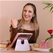 Soy maestra de infantil, escritora e ilustradora de personajes literarios. Puedo dar clases de dibujo y de pintura a niños.