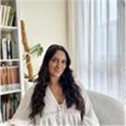 Estudiante de Psicología con interés por las personas y los idiomas. Además, realicé mi formación en inglés por lo que domino el idioma