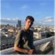 Profesor titulado en Farmacia, con un máster de profesorado y experiencia en dar clase en la ESO y en Bachillerato