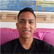 Me gusta jugar y ver mucho el futbol, me gusta enseñar y entrenar a personas que lo necesiten