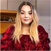 Sono una studentessa universitaria che ha frequentato il liceo delle scienze umane. Studio per diventare fisioterapista, sono preparata su materie umanistiche, italiano, e sono preparata anche a livello matematico, ovviamente non da liceo scientifico ma q