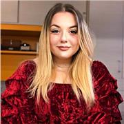 Sono una studentessa universitaria che ha frequentato il liceo delle scienze umane. Studio per diventare fisioterapista, sono preparata su materie umanistiche, italiano, e sono preparata anche a livello matematico, ovviamente non da liceo scientifico ma q