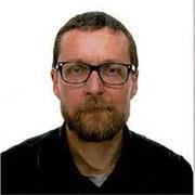 Doutor en Historia Contemporánea, ensaísta e profesor de linguas, ofrece preparación para CELGA e galego a todos os niveis