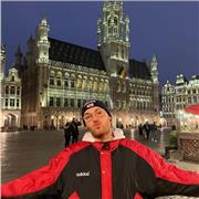 Graduado en Markerting e Investigación de Mercados con experiencia internacional, tanto estudiando como trabajando, se ofrece a dar clases de particulares de inglés y demás materias de primaria / eso