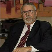 Clases presenciales. En seis meses o menos puedes estar hablando inglés, depende de ti. Ah! Y con acento inglés.