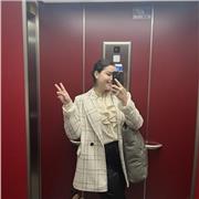 Me defino como una persona apasionada por la enseñanza del francés. Puedo dar clases a nivel de estudiantes de primaria