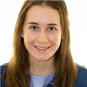 Buenas Soy Carolina, estudiante de cuarto de Ingeniería de la Salud en la Universidad de Málaga. Soy una persona paciente con los niños que le encanta la enseñanza, por lo que me encanta poder ayudar a los demás impartiendo clases de Matemáticas, Física,