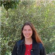 Laureata in Lingue si propone come insegnante per ripetizioni di inglese, tedesco, spagnolo, latino e materie umanistiche