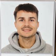 Profesor de fútbol (Título UEFA A) apto para todos los niveles. 
Además, profesor de Educación Física.