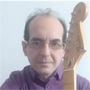 Offro lezioni di chitarra per adulti e ragazzi dalla scuola media in su