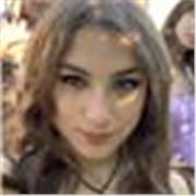 Ragazza impartisce ripetizioni e aiuto compiti