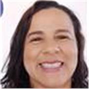 Professora de História ensina jovens do ensino fundamental ao médio