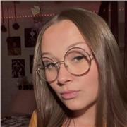 Profesora titulada en Música con más de 6 años de experiencia, imparte clases de forma online y presencial.