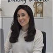 Profesora de inglés con más de 4 años de experiencia y titulo de Proficiency in English. 