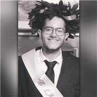 Laureando in scienze politiche e sociali impartisce lezioni in via mediatica
