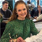 Online English lessons for all ages to improve your communication skills on topics of your choice!