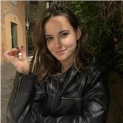 Enseignante passionnée de russe, locutrice native, avec une solide base littéraire et sociologique