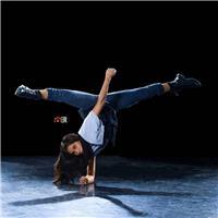 Bailarina profesional de danza contemporánea, egresada del inba con experiencia escénica y como docente, ofrece clases de danza y entrenamiento funcional