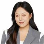 Creative mentor and design student at the Royal College of Art offering inspiring online Art & Design lessons for young creatives & portfolio review