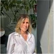 Profesora de fiscalidad y contabilidad apta para todas las edades.