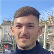 Je souhaiterai éduquer les jeunes élèves à pratiquer le sport de manière ludique et amusante.