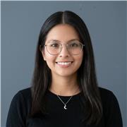 Professeure native d'espagnol, titulaire d'un Master en Management & Commerce International, donne des cours personnalisés.