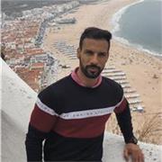 Hablo cuatro idiomas, inglés, castellano, francés y portugués de los cuales los dos últimos soy nativo ya que nací en Francia y mí familia es portuguesa. Tengo la carrera de Turismo y aunque no tenga titulación de profesor se me dan bien los idiomas