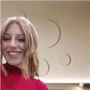 Me defino como una profesora apasionada y flexible, capaz de hacer que el aprendizaje del italiano sea estimulante y atractivo.