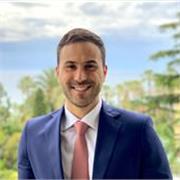 Laureato in filosofia con MSc in International Business insegna inglese, italiano, storia, filosofia, geografia e altro!